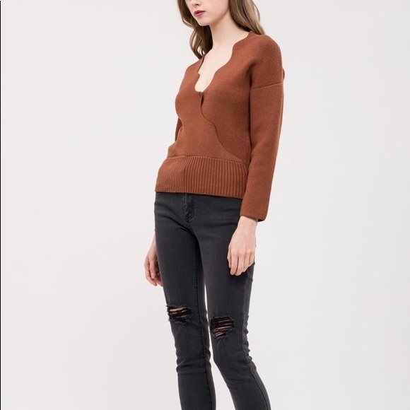 JOA scalloped edged cross cross cream sweater - Picture 4 of 11